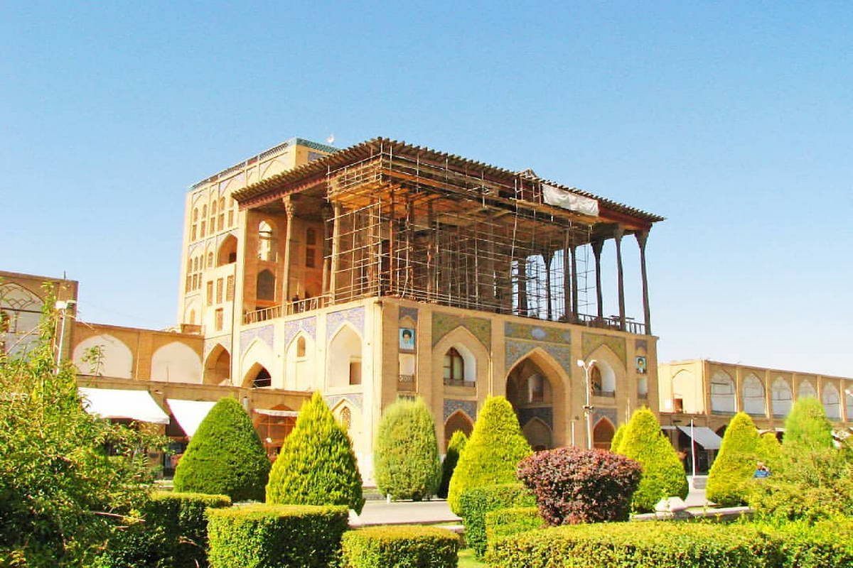 Isfahan-Ali Qapu1.jpg