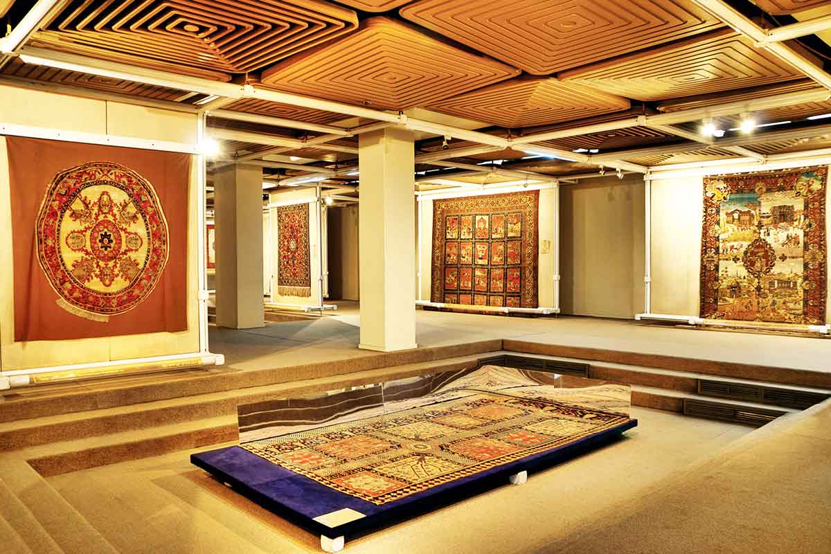 Tehran-carpet-museum-2.jpg