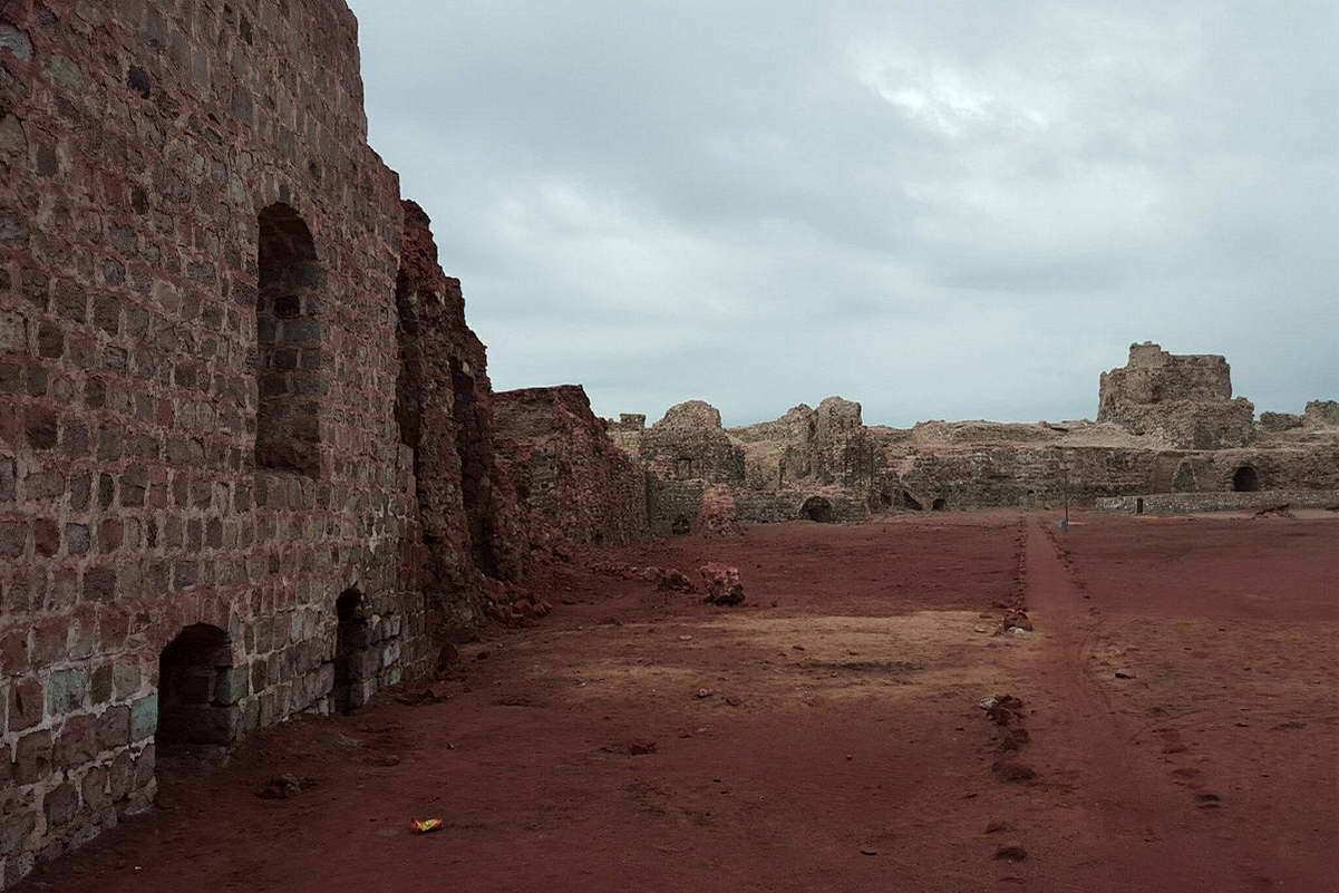 Qeshm Attraction Portuguese Castle8 Photo by wonjo 